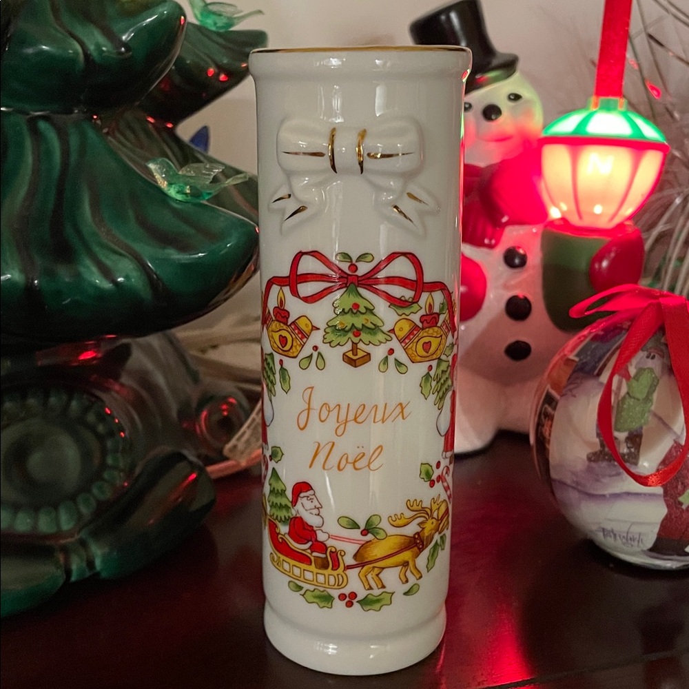 Vintage Japan Ceramic Christmas Themed Vase 6”